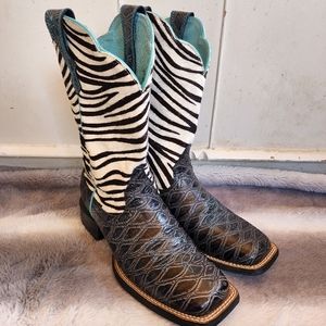 Womens Ariat boots. 6.5B Black & zebra striped.